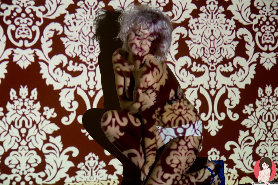 Sexy blonde teen posing naked for beautiful - XXX Dessert - Picture 5