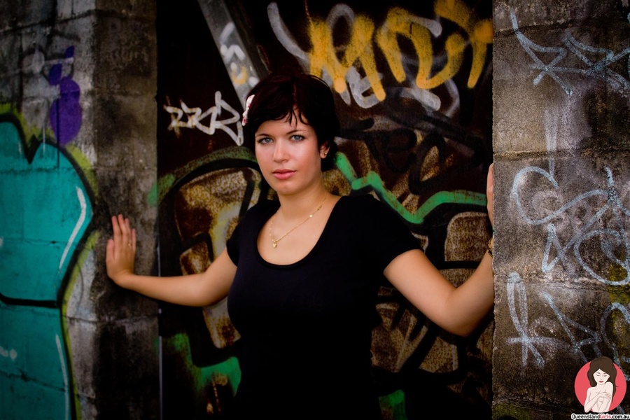 Lustful babe with round forms posing naked  - XXX Dessert - Picture 1