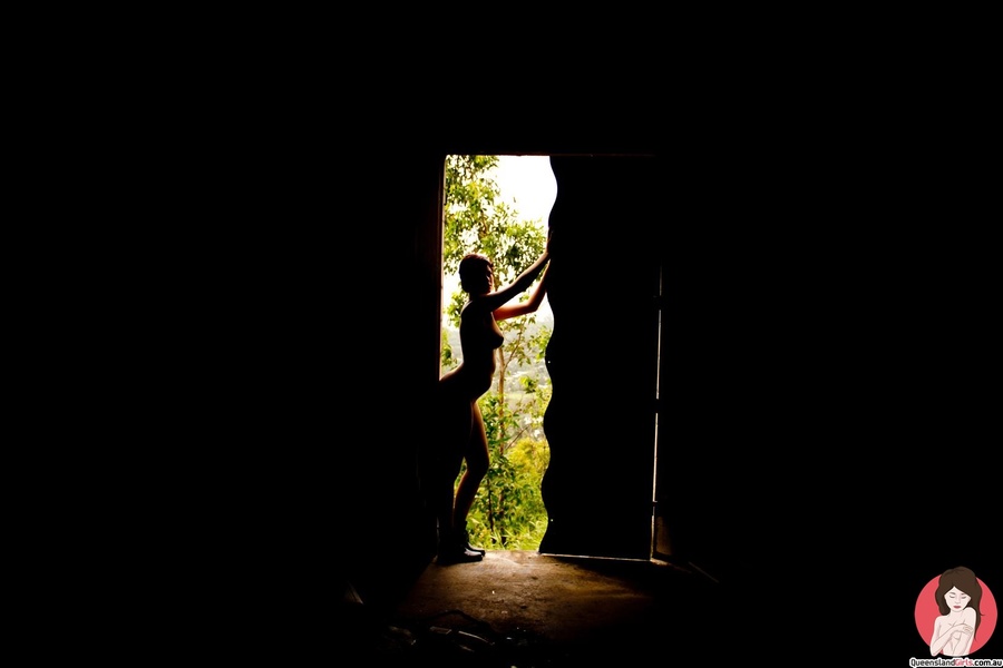 Lustful babe with round forms posing naked  - XXX Dessert - Picture 10