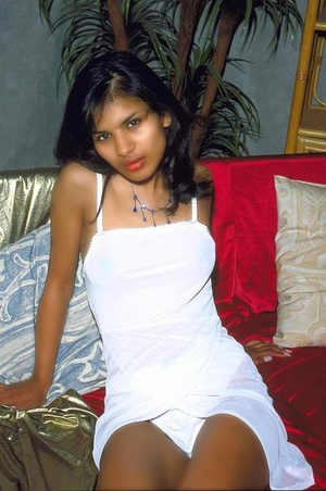 Spicy Indian teen shows the pink inside  - Picture 1