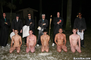 Newcomers get initiated into gay college community - Picture 3