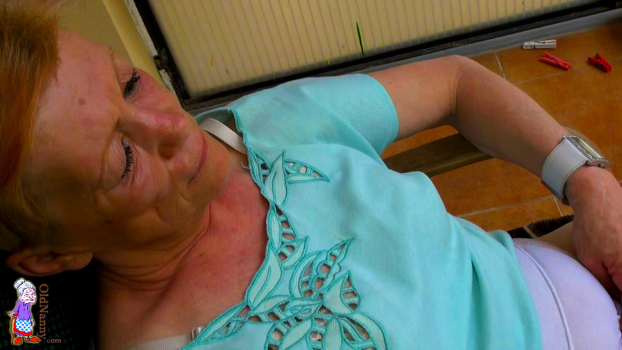 Porn old fish is sitting in chair and feeding her own baggy pussy. - XXXonXXX - Pic 7