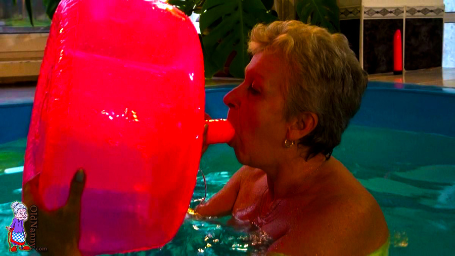 Sometimes it can be so good to take a swim in pool for one’s mature sex - XXXonXXX - Pic 1