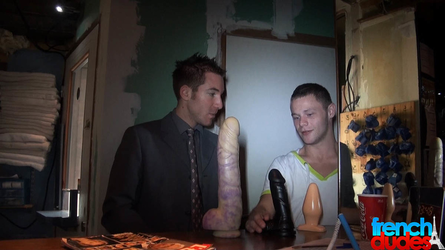 Dude jerking off watching his friend poundi - XXX Dessert - Picture 8