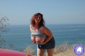 Busty redhead flashes her tits to the oc - XXX Dessert - Picture 11