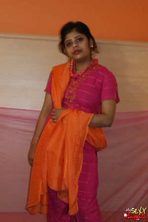 Indian slut taking off her pink sari to get nude on cam - XXXonXXX - Pic 1