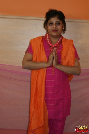 Indian slut taking off her pink sari to get nude on cam - XXXonXXX - Pic 2