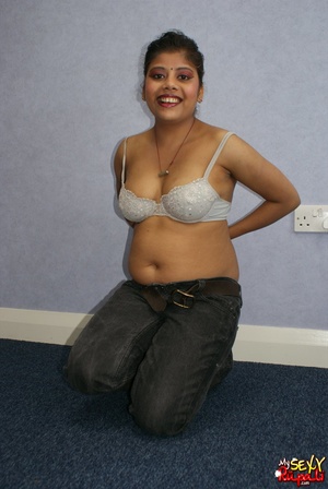 Nasty Indian chick with chubby tummy gets naked and spreads her legs to show her cunt - XXXonXXX - Pic 3