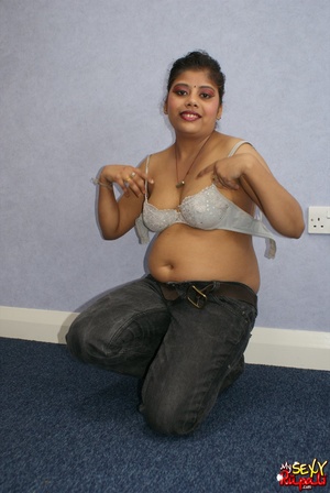 Nasty Indian chick with chubby tummy gets naked and spreads her legs to show her cunt - Picture 4