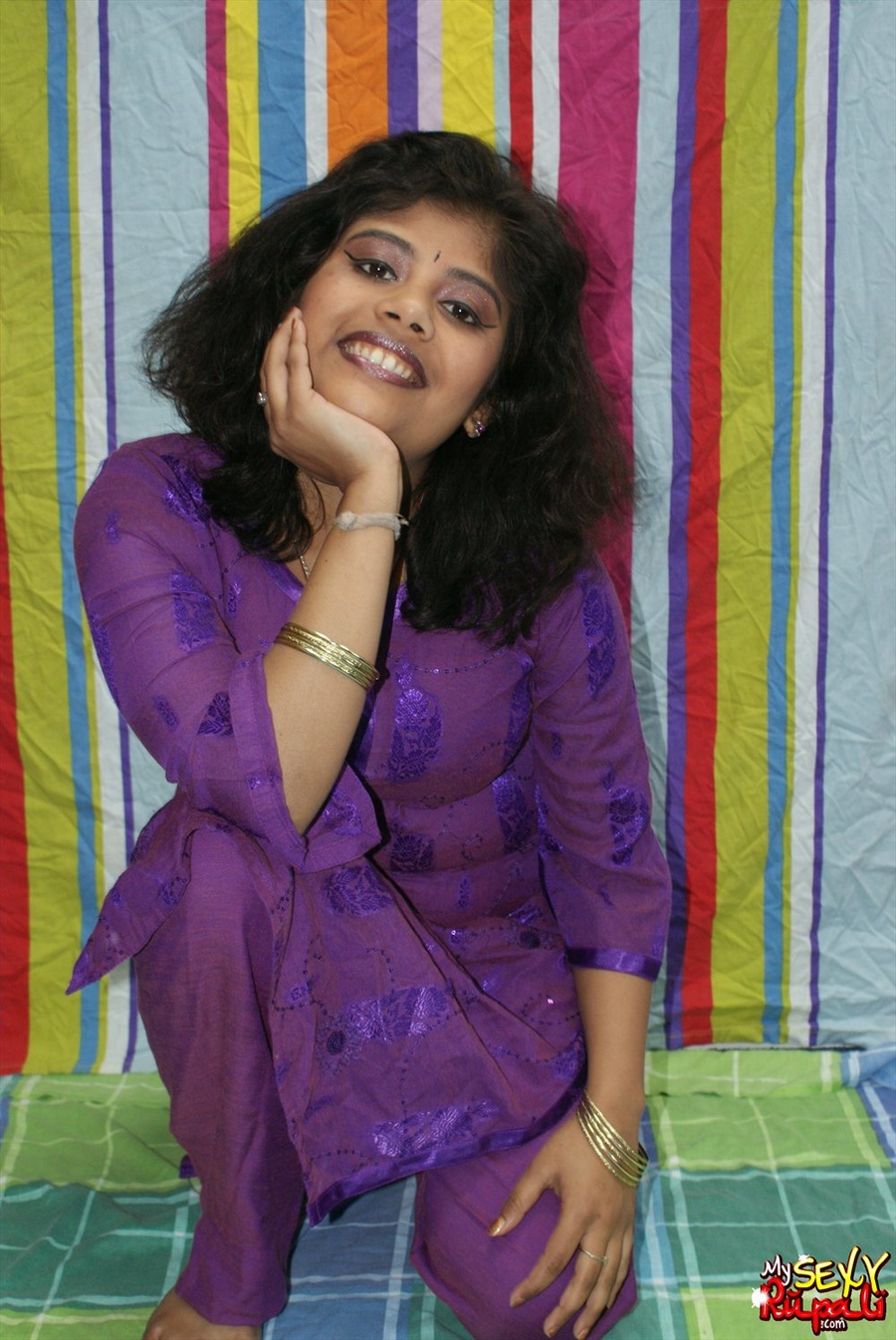 Sexy Indian fatty in purple sari takes it off to demonstrate her chubby delights - XXXonXXX - Pic 4