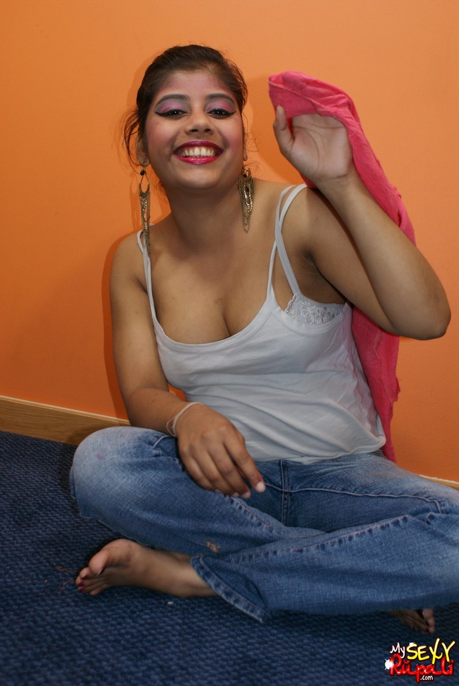 Slutty ponytailed Indian bitch taking off her jeans and demonstrating her cooch and ass - XXXonXXX - Pic 5