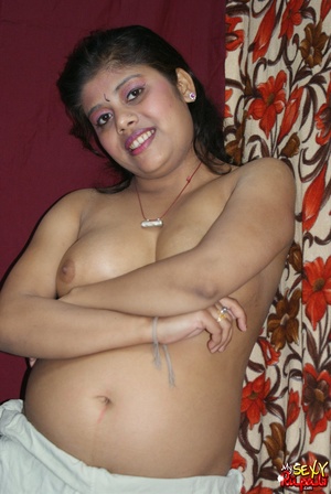 Lustful Indian bitch taking off her white clothes and stretches her snatch with her fingers - Picture 8