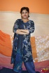 Chubby Indian chick with big melons takes off her blue sari and demonstrates