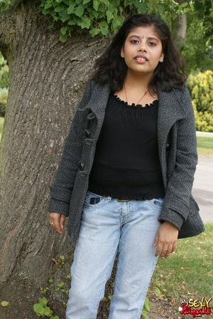 Shameless Indian teen in jeans shows off her big tits outdoors - Picture 3
