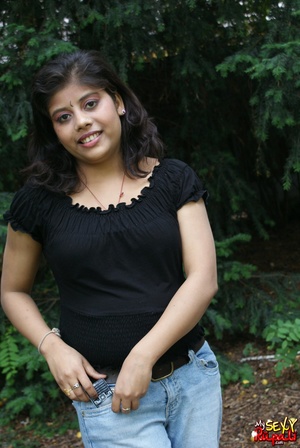Shameless Indian teen in jeans shows off her big tits outdoors - XXXonXXX - Pic 6