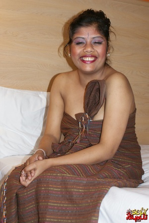Fat Indian chick in brown cover gets nude and exposes her booty - Picture 2