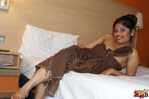 Fat Indian chick in brown cover gets nude and exposes her booty - Picture 3