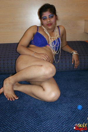 Lustful Indian fatty in blue lingerie and beads gets naked and fondles her chubby body - Picture 5