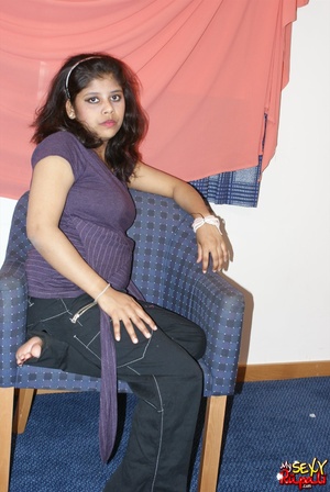 Curly Indian girl in black trousers takes off her clothes to show her big tits - Picture 4