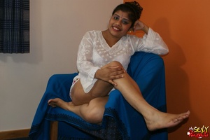 Dirty chick in a white shirt gets naked and pleases her fat Indian cooch with a vibrator - Picture 2