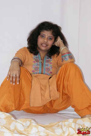 Lewd Indian bitch in orange national costume gets nude to wear her nice lingerie - XXXonXXX - Pic 5