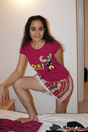Cool Indian teen in pink T-shirt is ready to get naked to demonstrate her fresh body - XXXonXXX - Pic 5