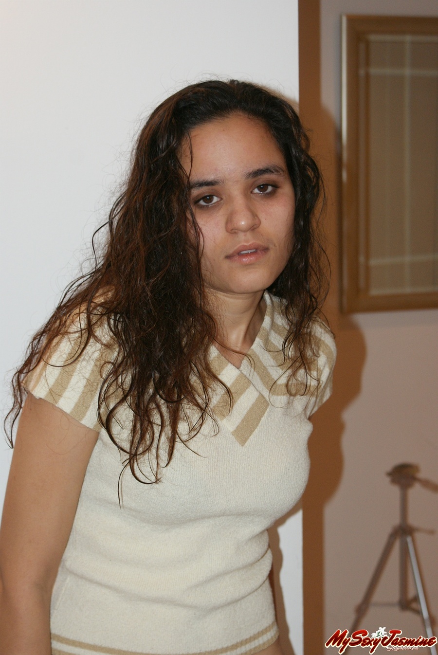 Cool Indian teen in pink T-shirt is ready to get naked to demonstrate her fresh body - XXXonXXX - Pic 10