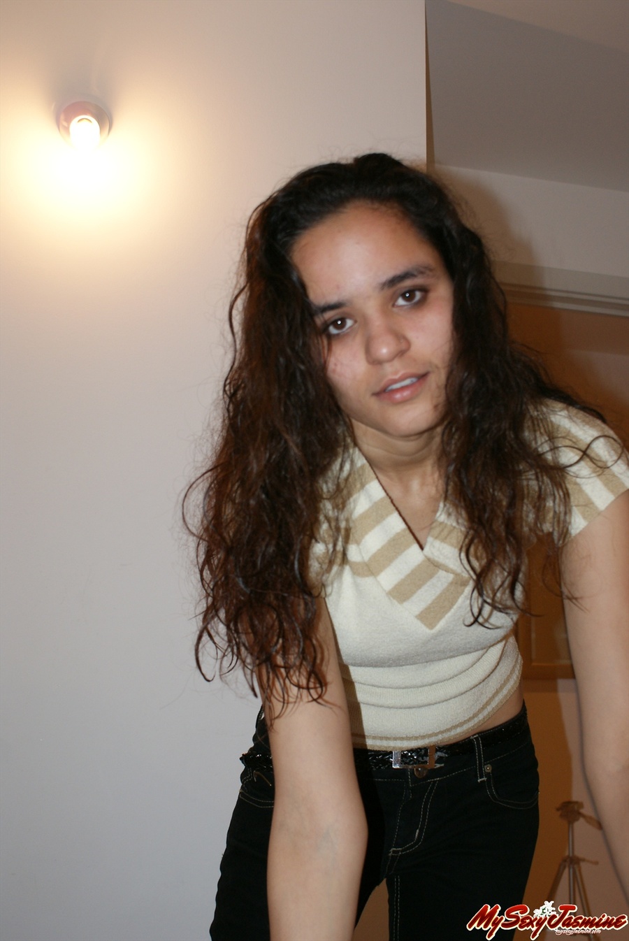 Cool Indian teen in pink T-shirt is ready to get naked to demonstrate her fresh body - XXXonXXX - Pic 12