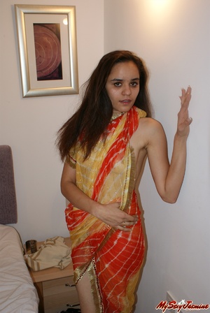 Nasty Indian teen Jasmine taking off her nice sari to expose her lovely tits - Picture 2