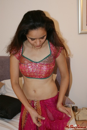 Nasty Indian teen girl undressing her sari to show you her delights and invite to sex - Picture 6