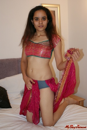 Nasty Indian teen girl undressing her sari to show you her delights and invite to sex - Picture 7
