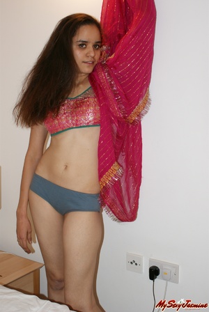 Nasty Indian teen girl undressing her sari to show you her delights and invite to sex - Picture 8
