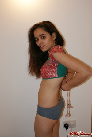 Nasty Indian teen girl undressing her sari to show you her delights and invite to sex - Picture 9