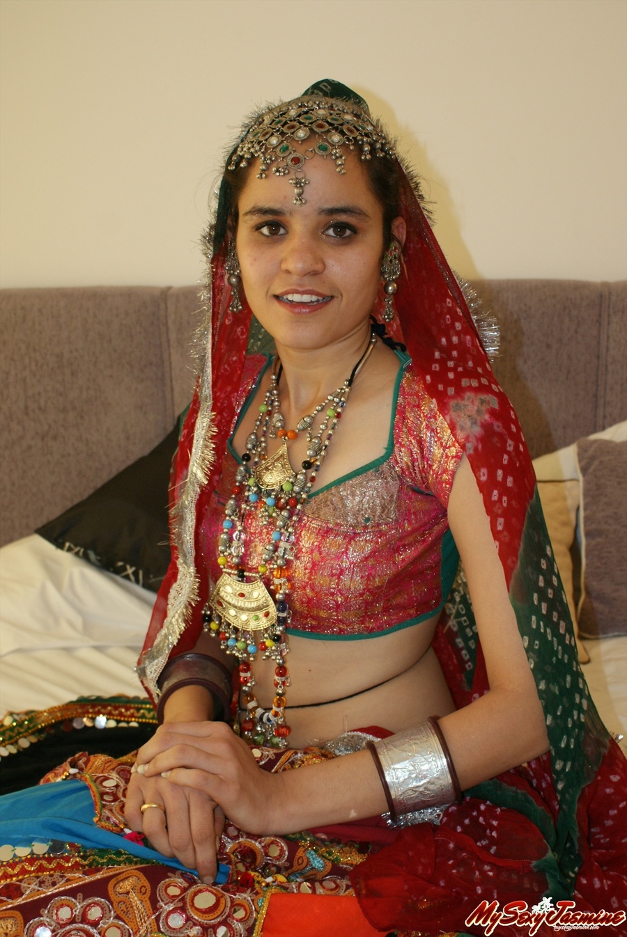 Sexy Indian girl in national costume and jewelry takes off her clothes and stays naked in her ornaments - XXXonXXX - Pic 4