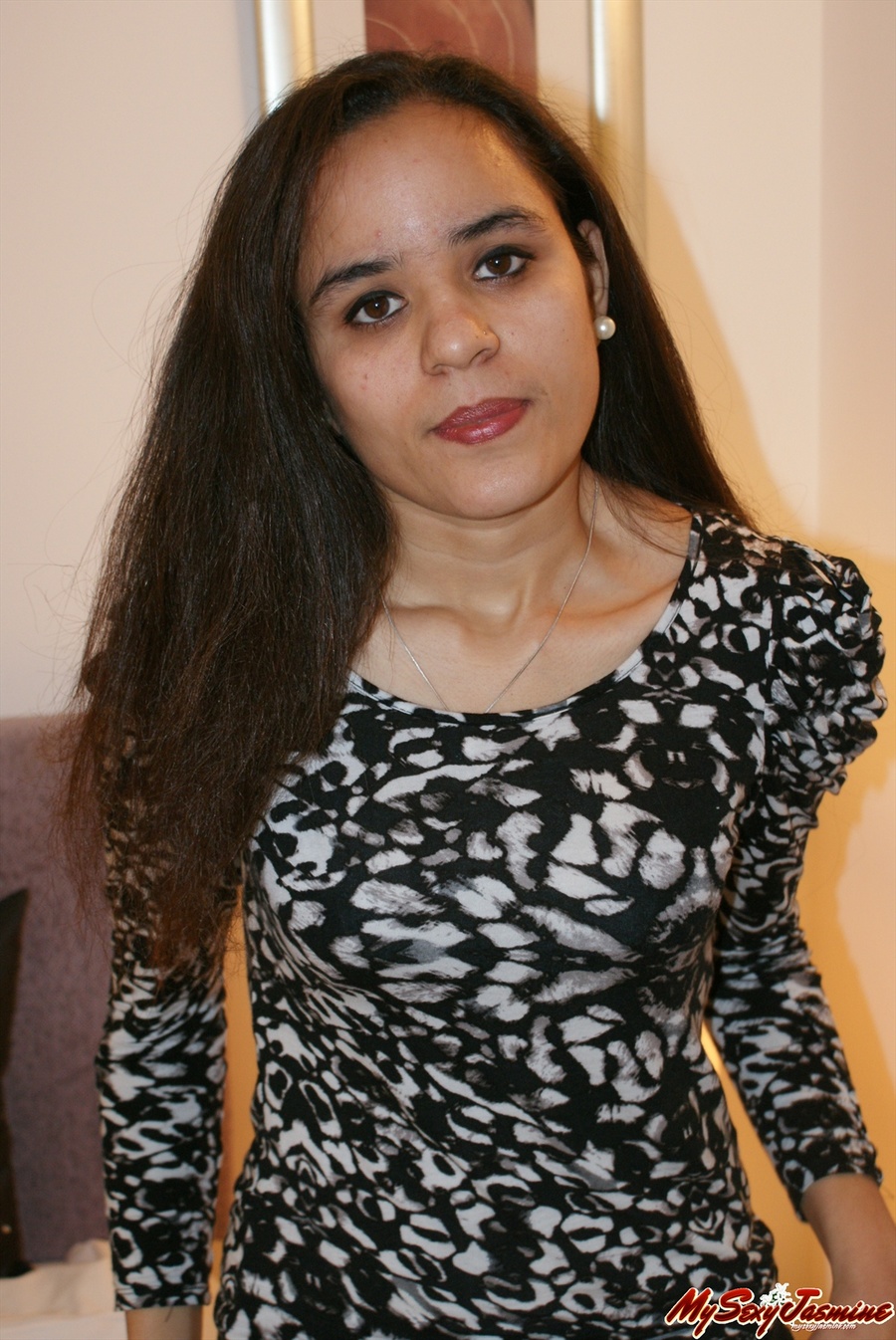 Long-haired Indian teen taking off her lovely black bra to get topless - XXXonXXX - Pic 1
