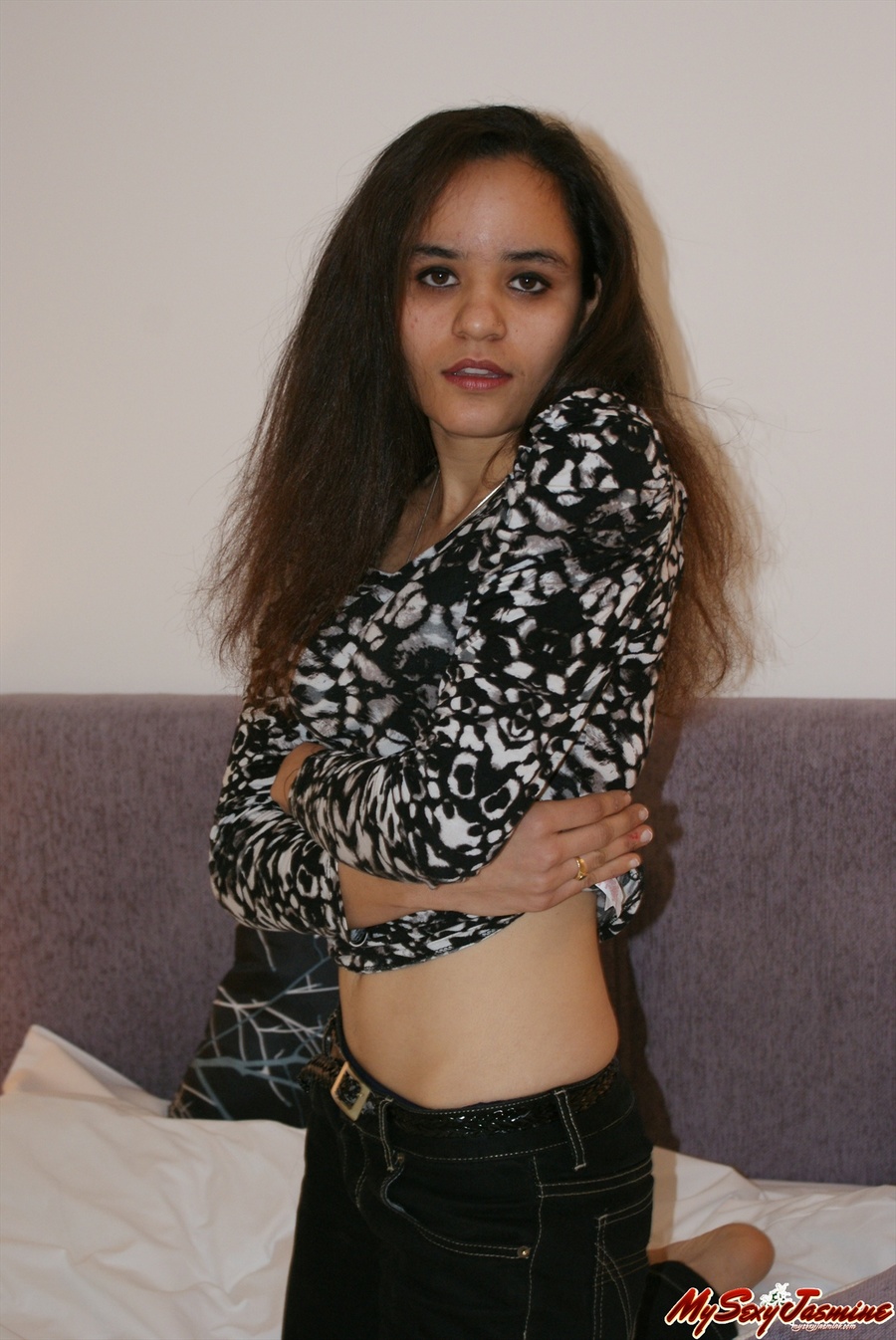 Long-haired Indian teen taking off her lovely black bra to get topless - XXXonXXX - Pic 2