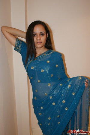 Naughty Indian teen Jasmine in blue sari gets topless to show you her fresh tits - Picture 2