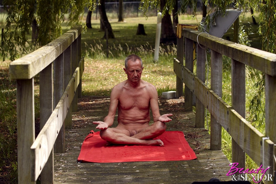 Teen blonde with nice body finds naked old  - XXX Dessert - Picture 1