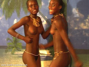 Awesome amateur pics with two black chicks in tropics having cool lesbian fun - XXXonXXX - Pic 7