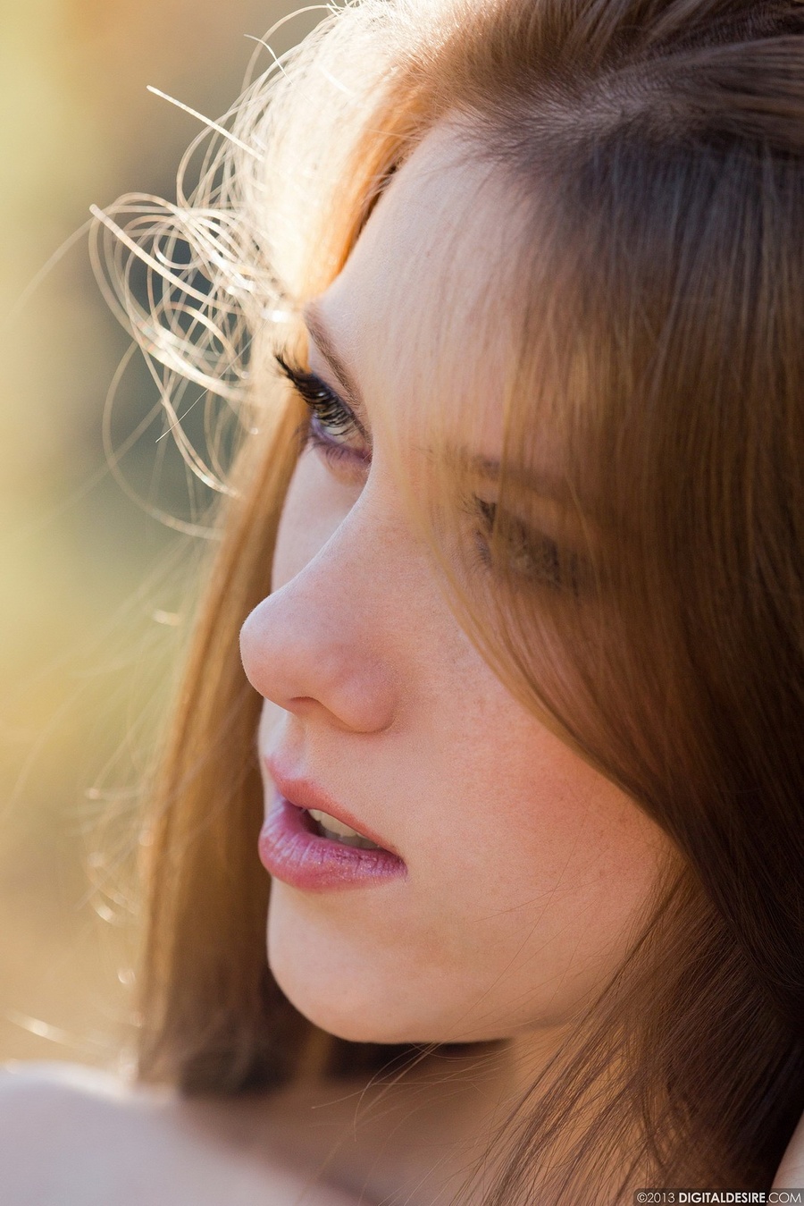 Lovely girl posing outdoors in hiking boots - XXX Dessert - Picture 10