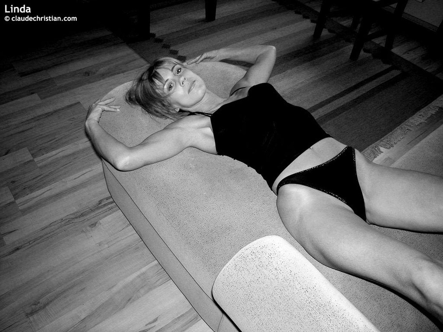 Skinny Linda in black underwear gets naked  - XXX Dessert - Picture 7