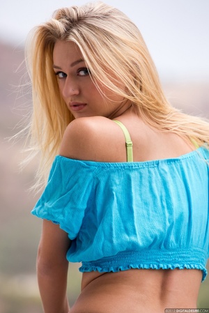 Busty blonde beauty in blue top and jean - Picture 3