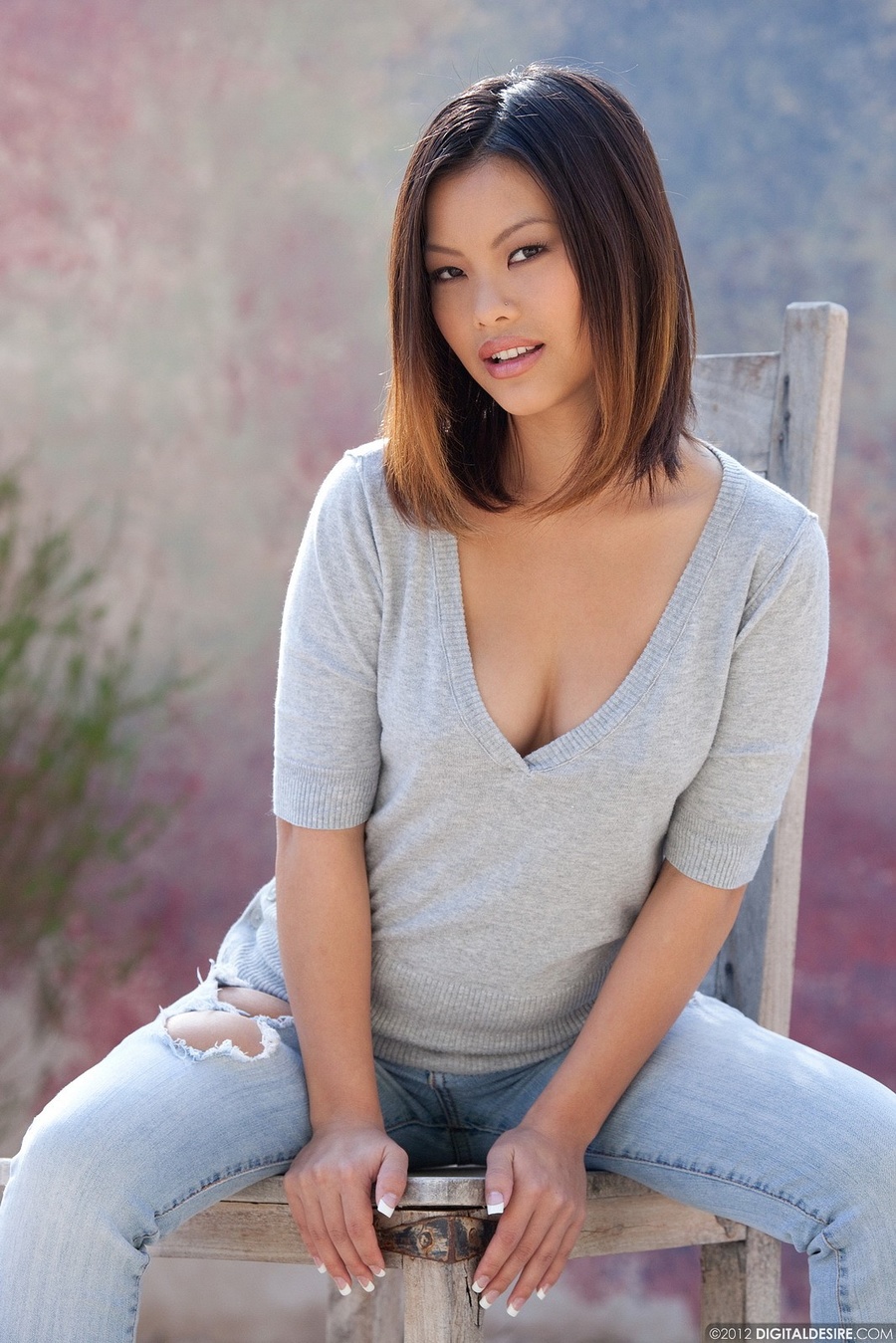 Lovely Asian babe in torn jeans exposing he - XXX Dessert - Picture 2