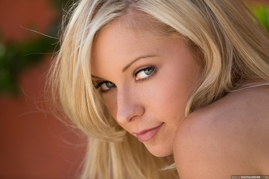 Skinny blonde cutie takes off her sexy clot - XXX Dessert - Picture 7