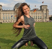 Nic brunette teen with a hole in her leggings posing on camera in the