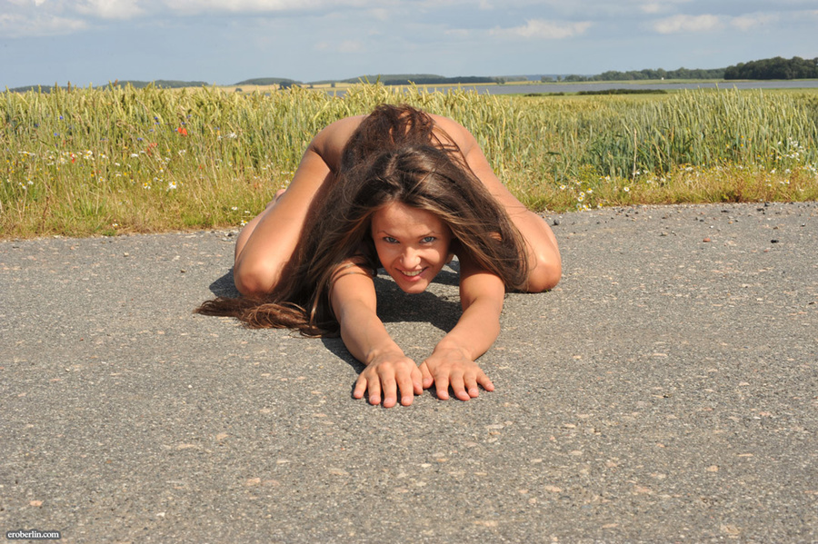 Shameless teeen girl with nice forms and lo - XXX Dessert - Picture 11