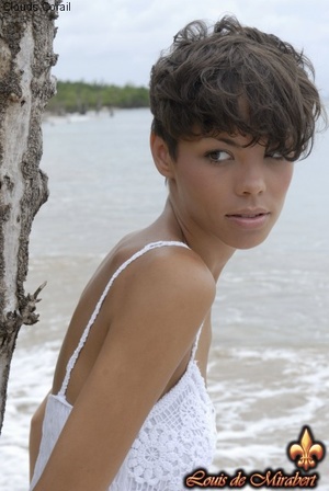Short-haired swarthy beauty in a white d - Picture 2