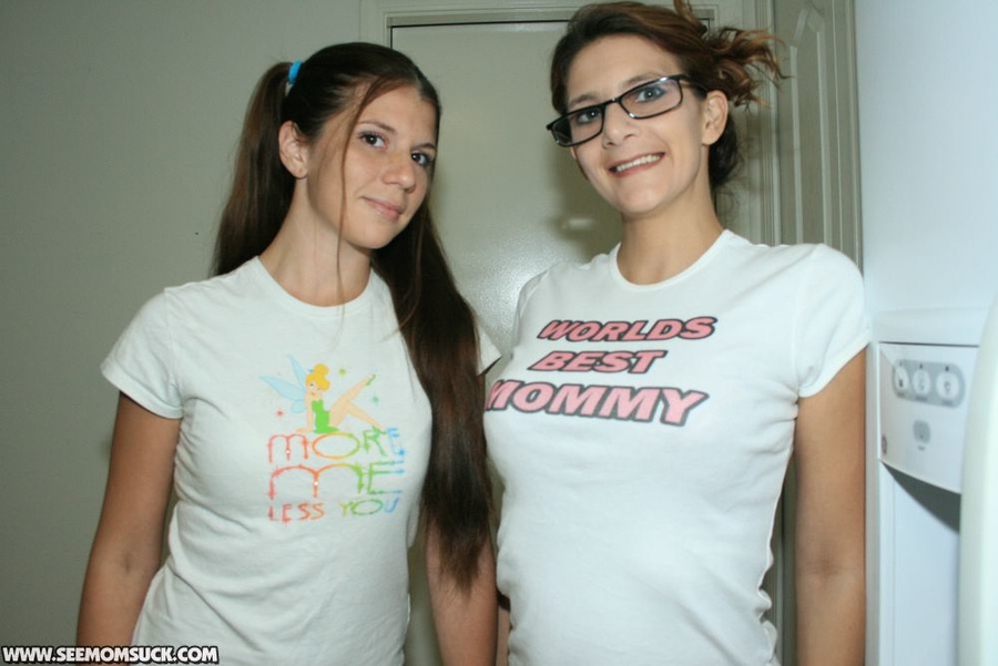 Dirty mom in glasses and a nasty teen servi - XXX Dessert - Picture 2