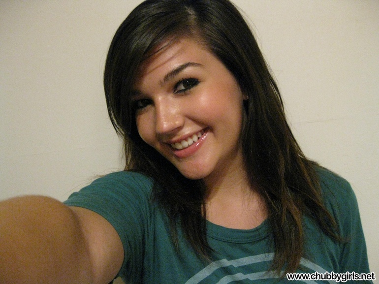 Lovely teen girl in a green T-shirt taking her own pics - Picture 1