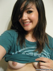 Lovely teen girl in a green T-shirt taking her own pics - Picture 6